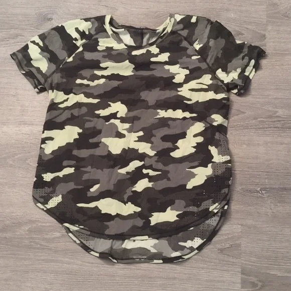 Lululemon UVP Run Short SleeveHeritage 365 Camo Crispin Green Multi size 12/14? - Picture 1 of 9